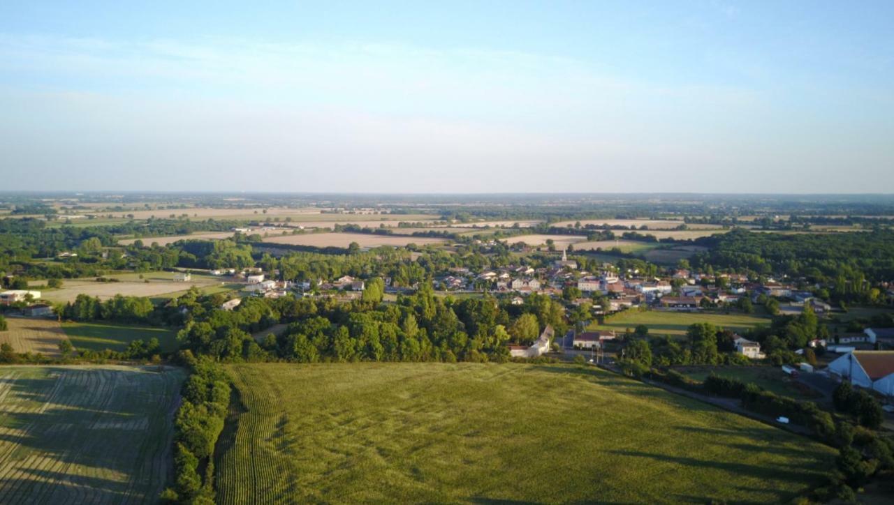 Camping Bois de St Hilaire Chalandray Extérieur photo